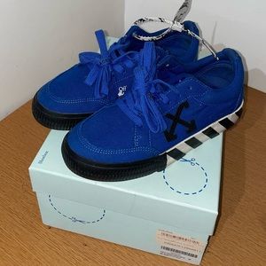 Off-White c/o Virgil Abloh